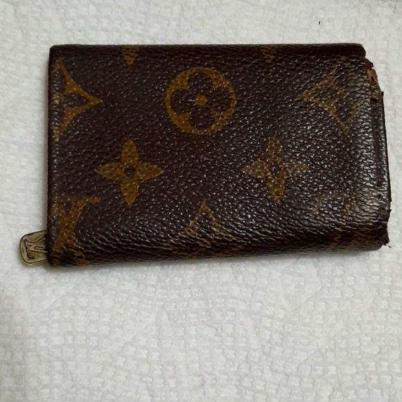 Louie Vuitton Key Holder - Picture 2 of 11